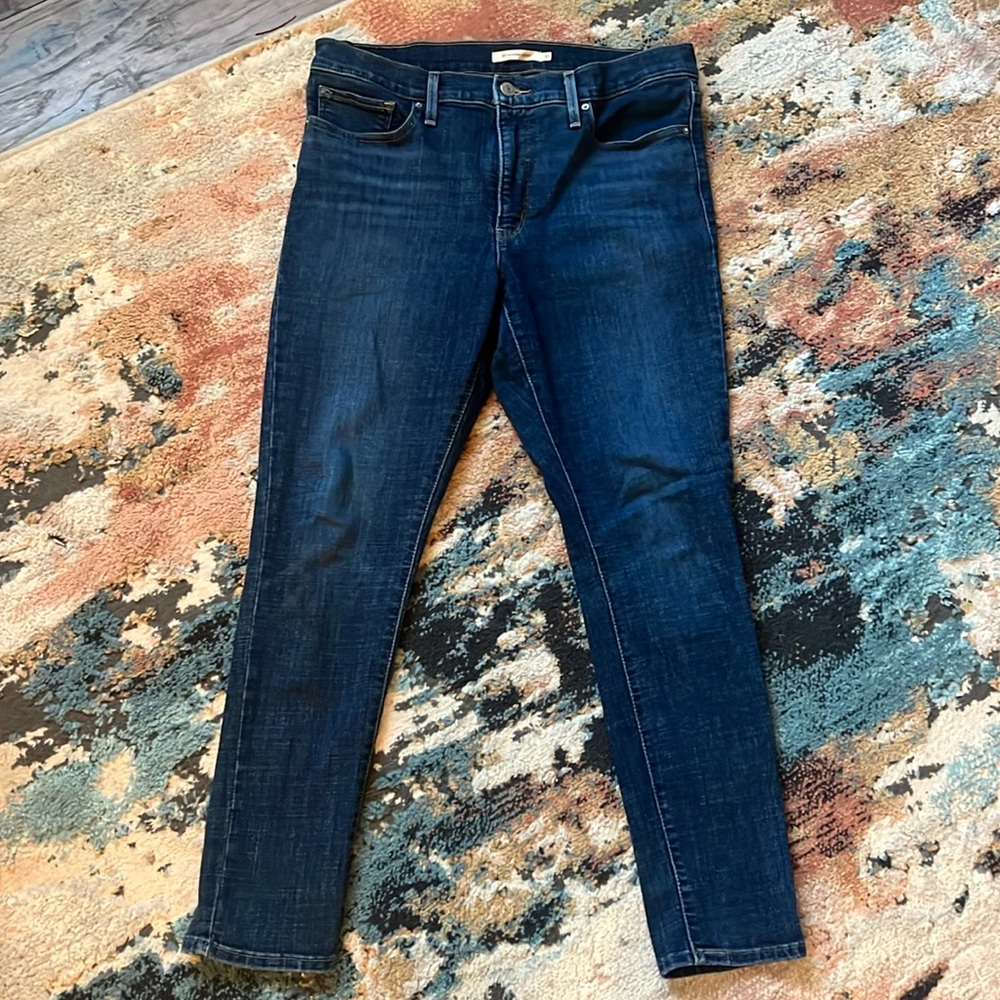 Great Condition Levi 311 Skinny Jeans Size 31”